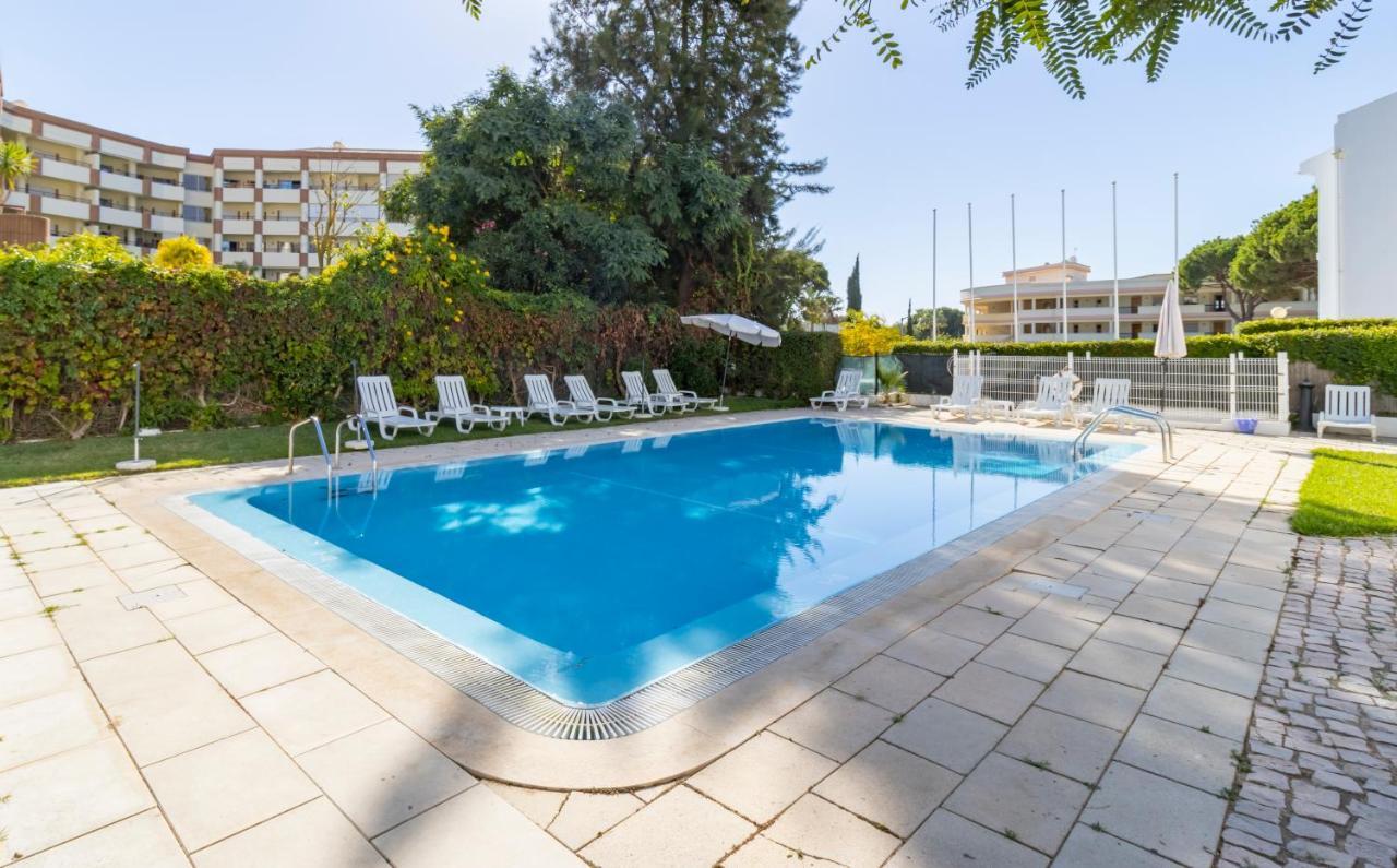 Zarco - Cosy Apartment In Vilamoura With A Balcony With View To The 2 Swimming Pools - Near The Beach & The Marina Quarteira Exterior photo
